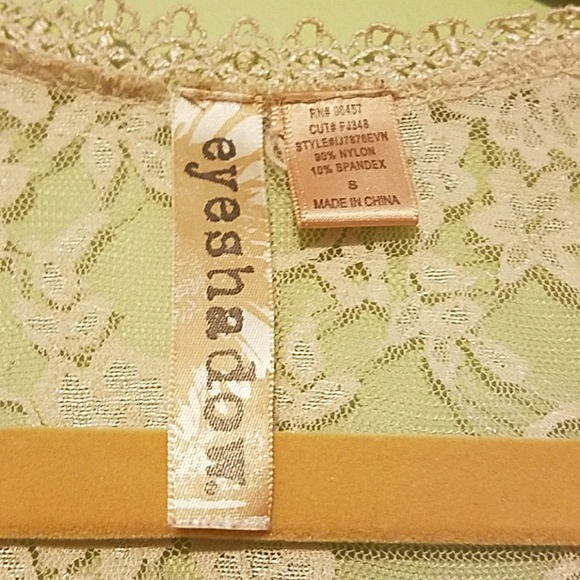 Lace Ruffle Vest - Picture 2 of 2